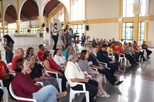 Público presente no lançamento reuniu devotos, paroquianos da Catedral, autoridades civis e representantes do poder público e entidades e a imprensa - (Foto: Willian Valério)